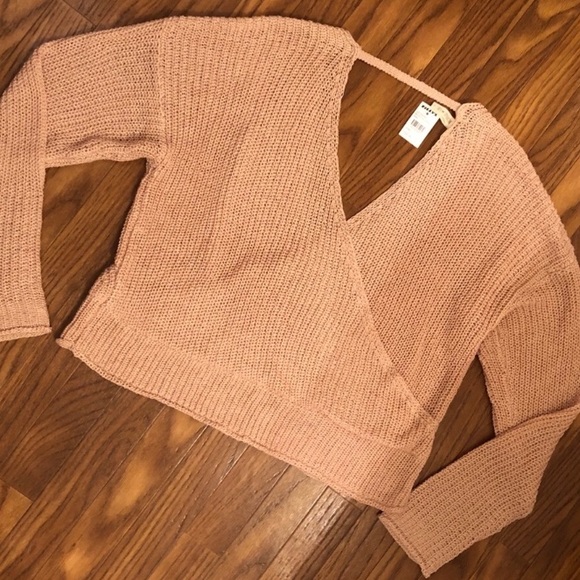 Light Pink Open back sweater - Picture 5 of 5